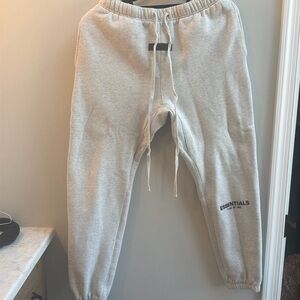ESSENTIALS fear of god medium light gray joggers